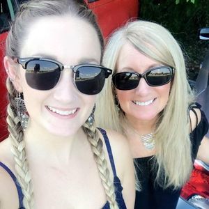 Meet your Posher, Holly